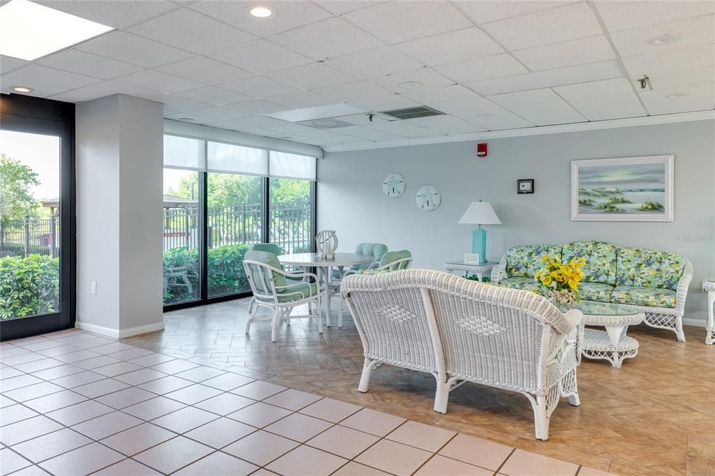 Под контрактом: $224,995 (2 спален, 2 ванн, 1055 Квадратных фут)