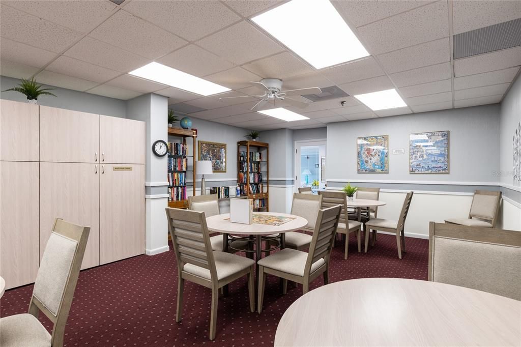 Под контрактом: $224,995 (2 спален, 2 ванн, 1055 Квадратных фут)