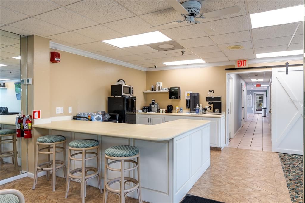 Под контрактом: $224,995 (2 спален, 2 ванн, 1055 Квадратных фут)