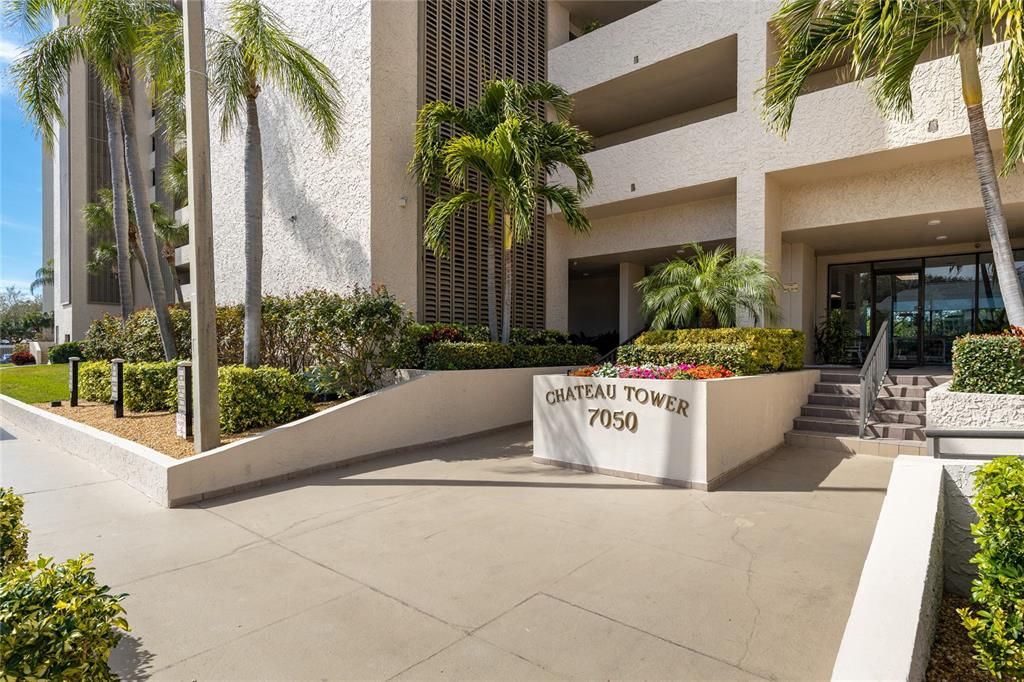 Под контрактом: $224,995 (2 спален, 2 ванн, 1055 Квадратных фут)