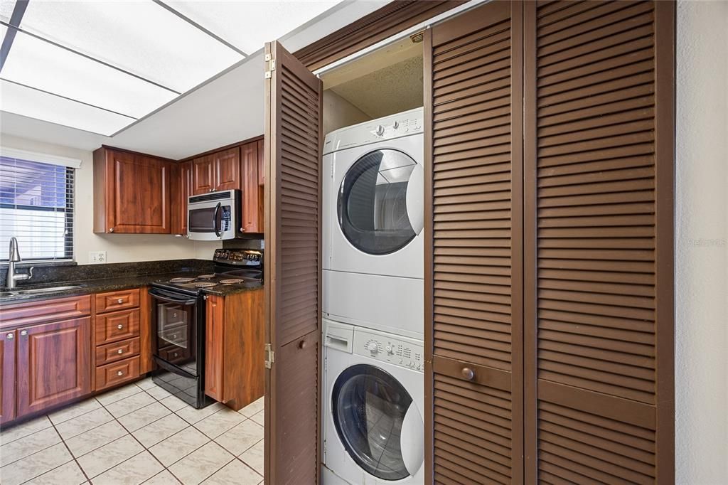 Под контрактом: $224,995 (2 спален, 2 ванн, 1055 Квадратных фут)