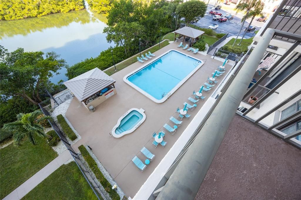 Под контрактом: $224,995 (2 спален, 2 ванн, 1055 Квадратных фут)