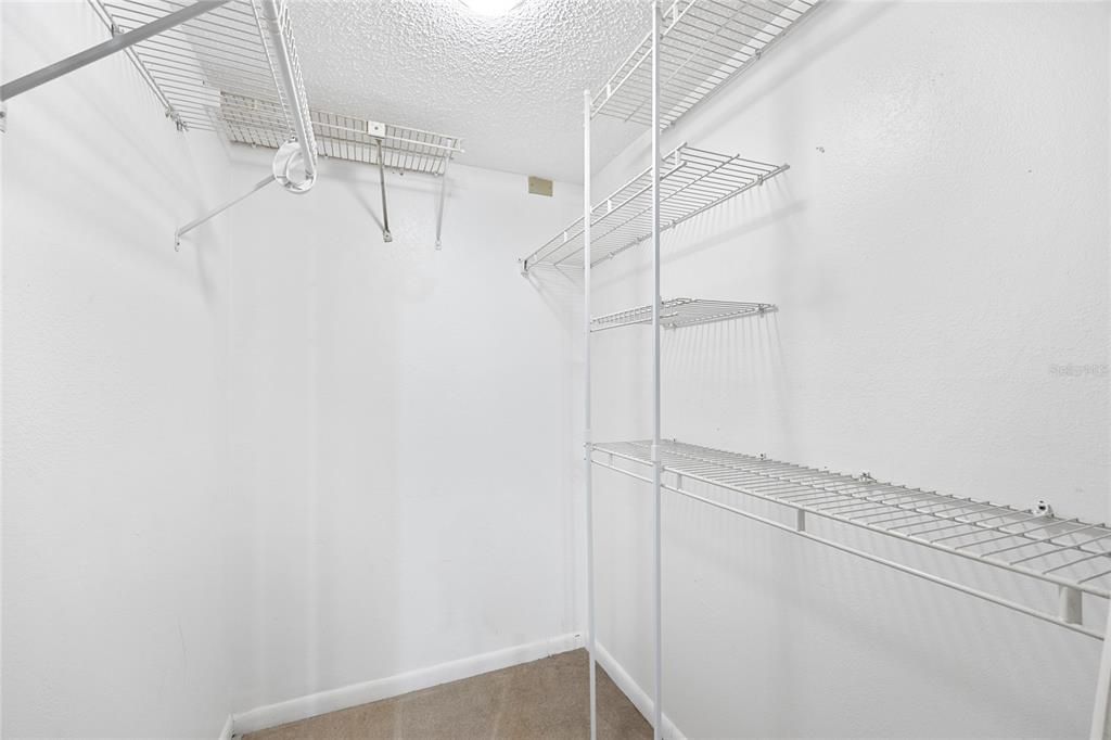 Под контрактом: $224,995 (2 спален, 2 ванн, 1055 Квадратных фут)