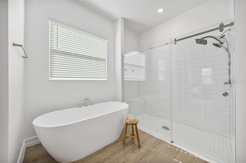 For Rent: $3,700 (4 beds, 3 baths, 2610 Square Feet)