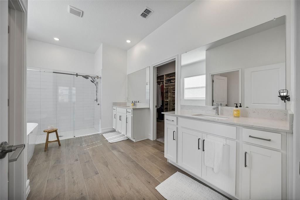 For Rent: $3,700 (4 beds, 3 baths, 2610 Square Feet)