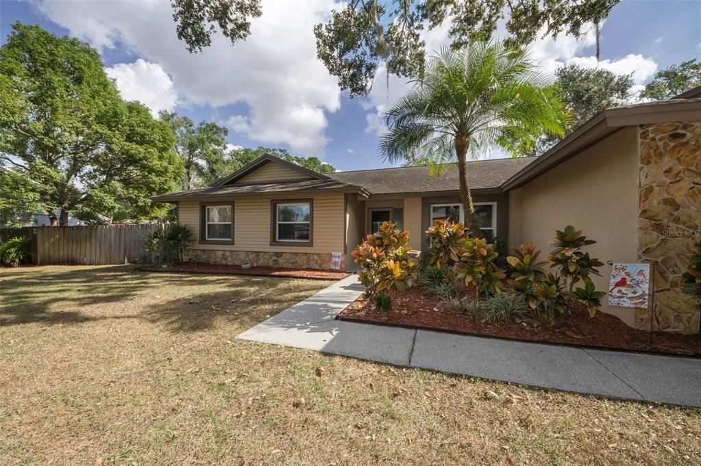 待售: $450,000 (4 贝兹, 2 浴室, 2187 平方英尺)