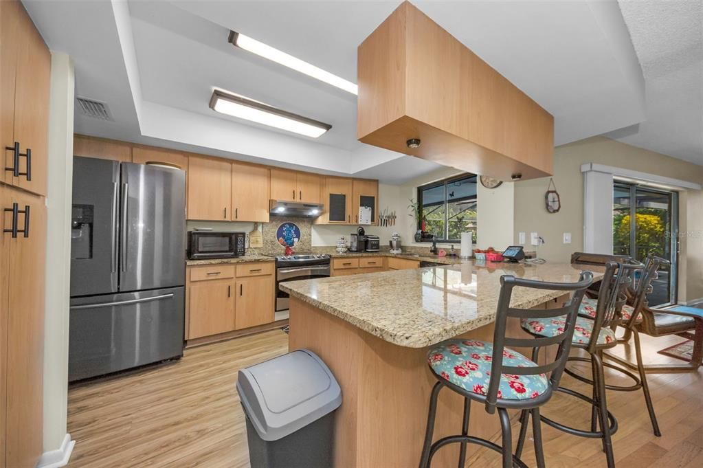 待售: $450,000 (4 贝兹, 2 浴室, 2187 平方英尺)