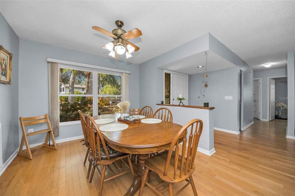 待售: $450,000 (4 贝兹, 2 浴室, 2187 平方英尺)