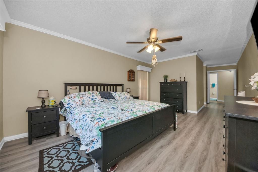 待售: $450,000 (4 贝兹, 2 浴室, 2187 平方英尺)