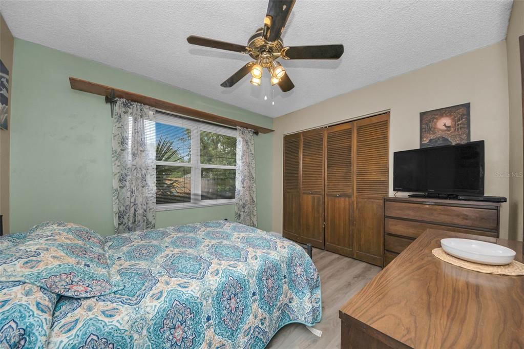 待售: $450,000 (4 贝兹, 2 浴室, 2187 平方英尺)