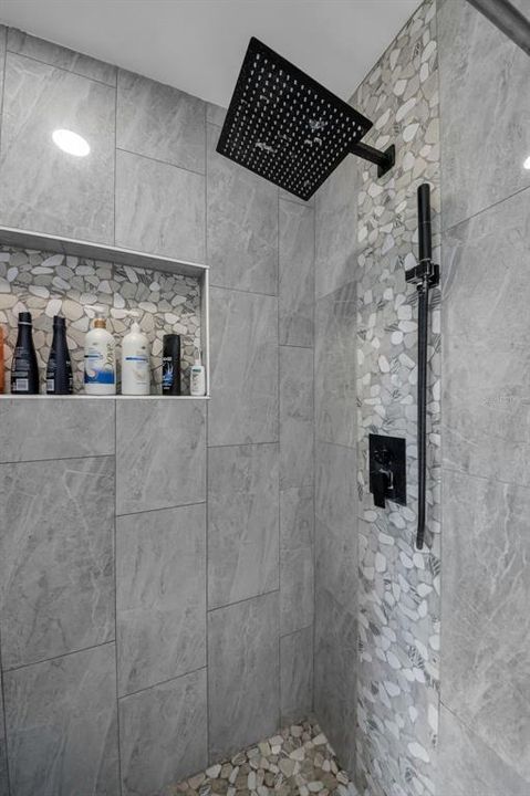 待售: $450,000 (4 贝兹, 2 浴室, 2187 平方英尺)