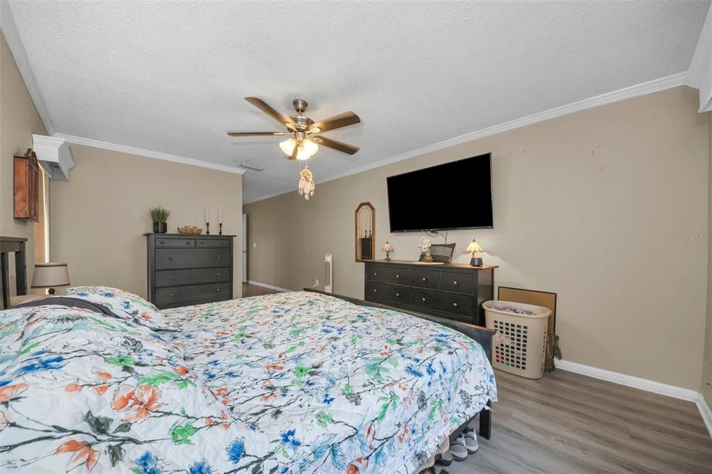 待售: $450,000 (4 贝兹, 2 浴室, 2187 平方英尺)