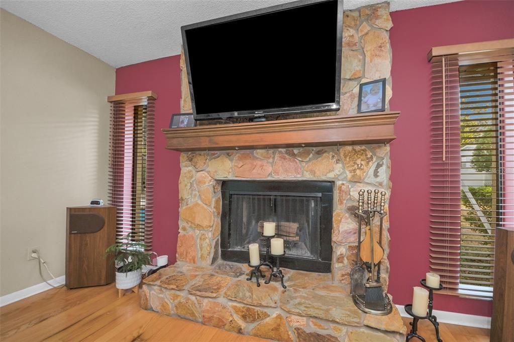 待售: $450,000 (4 贝兹, 2 浴室, 2187 平方英尺)