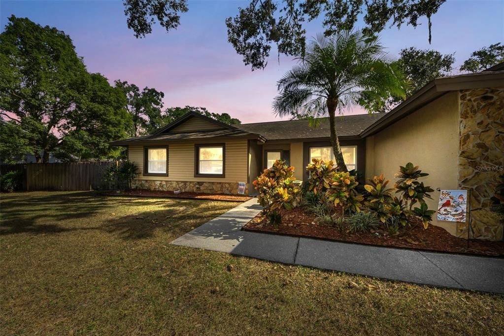 待售: $450,000 (4 贝兹, 2 浴室, 2187 平方英尺)