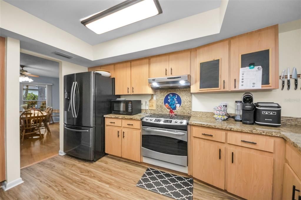 待售: $450,000 (4 贝兹, 2 浴室, 2187 平方英尺)