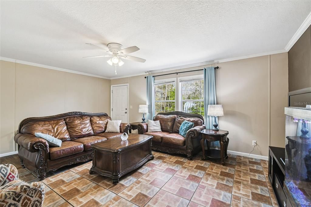 For Sale: $349,900 (4 beds, 2 baths, 2077 Square Feet)