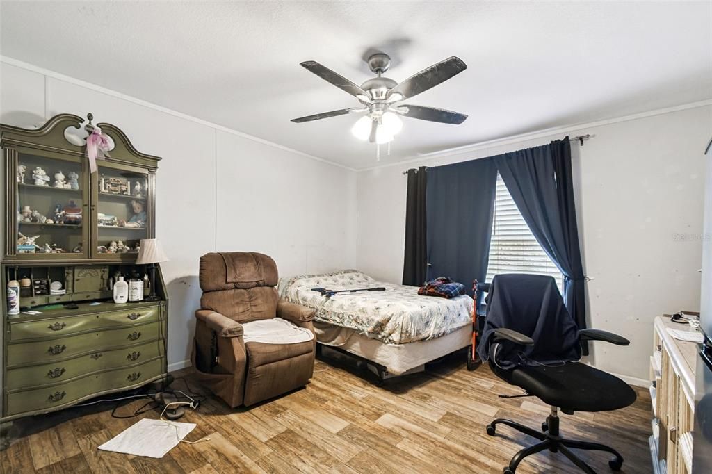 For Sale: $349,900 (4 beds, 2 baths, 2077 Square Feet)