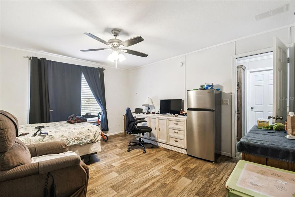 For Sale: $349,900 (4 beds, 2 baths, 2077 Square Feet)