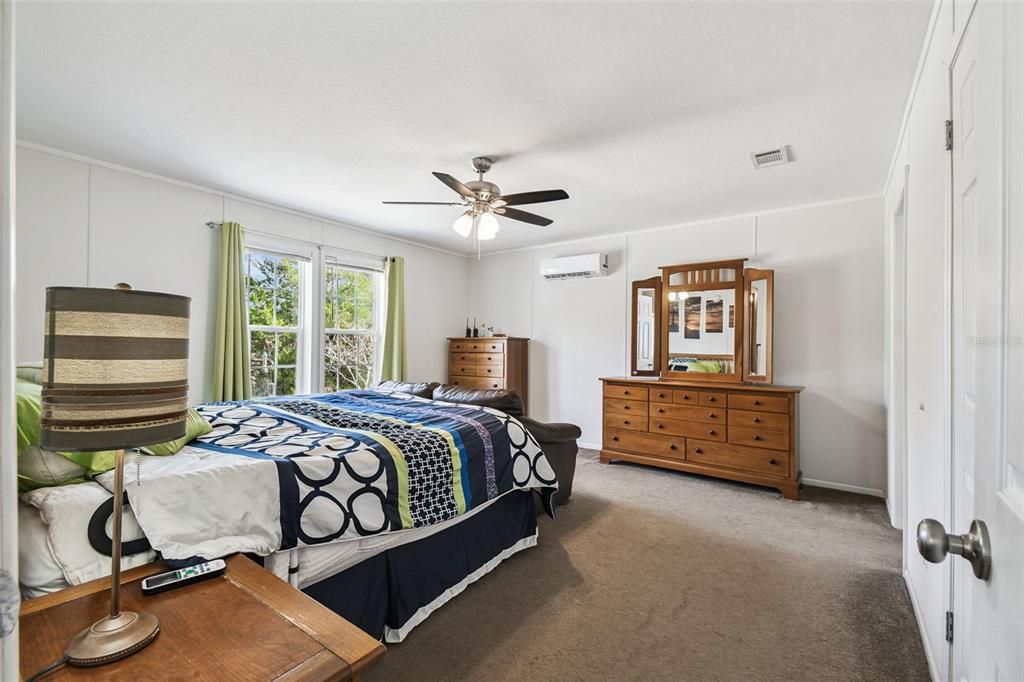 For Sale: $349,900 (4 beds, 2 baths, 2077 Square Feet)