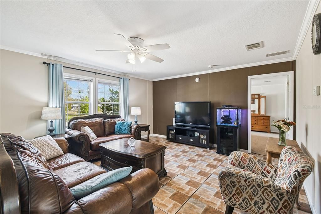 For Sale: $349,900 (4 beds, 2 baths, 2077 Square Feet)