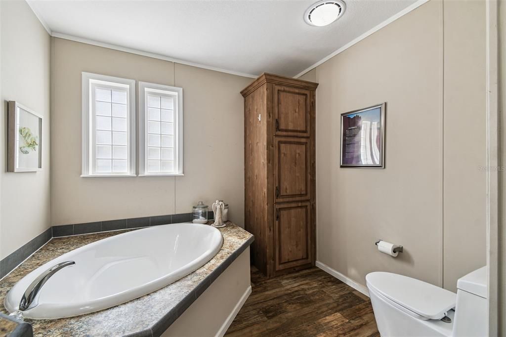 For Sale: $349,900 (4 beds, 2 baths, 2077 Square Feet)