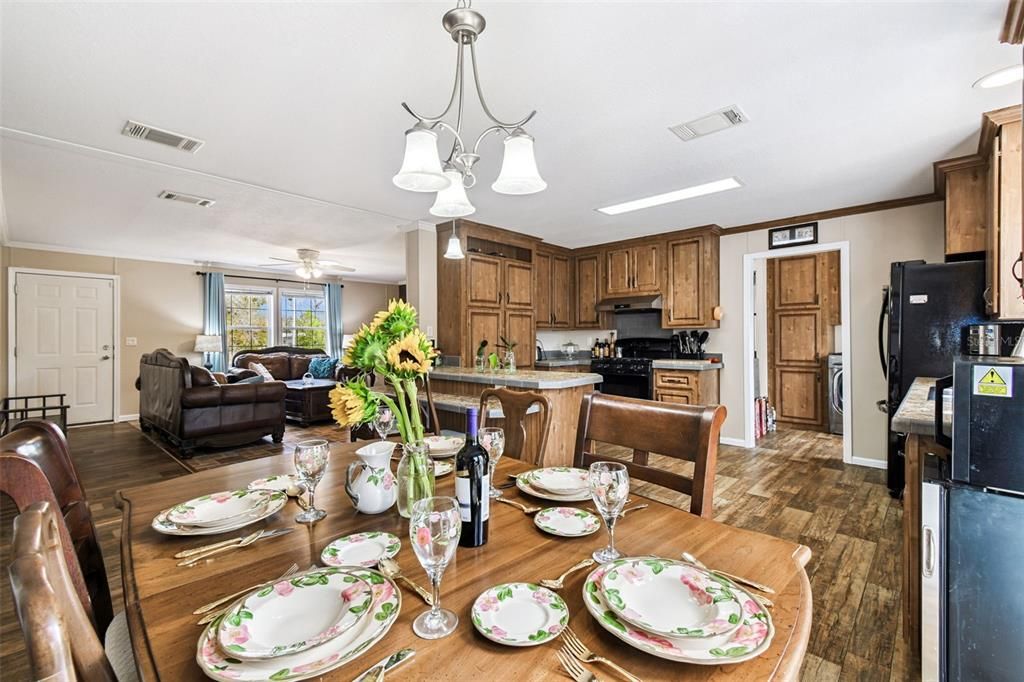 For Sale: $349,900 (4 beds, 2 baths, 2077 Square Feet)