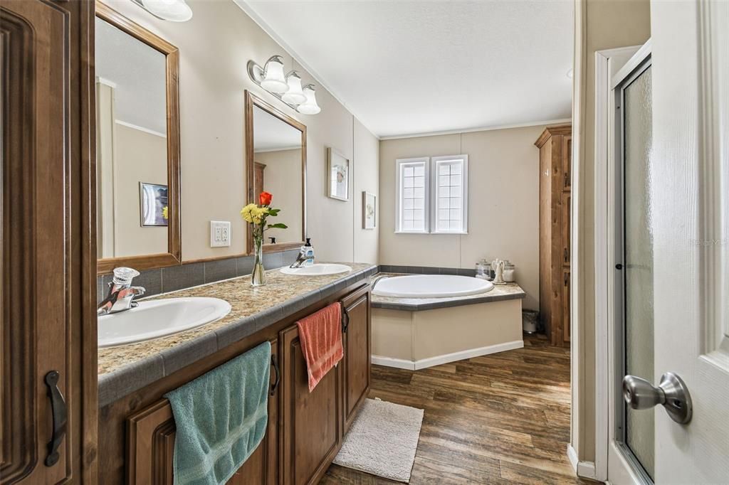 For Sale: $349,900 (4 beds, 2 baths, 2077 Square Feet)