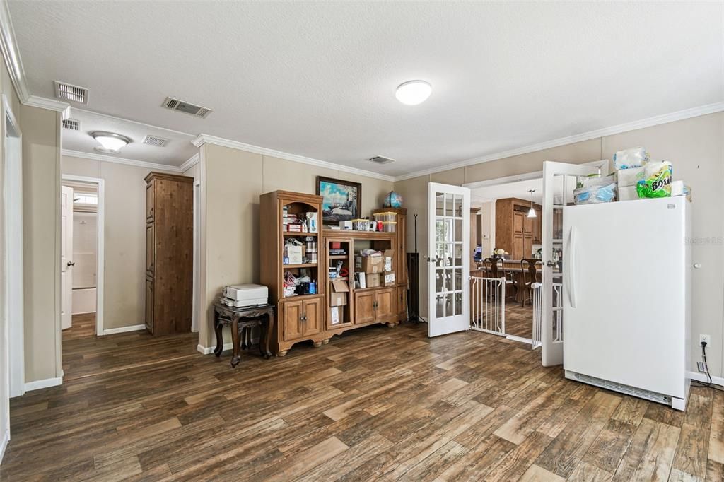 For Sale: $349,900 (4 beds, 2 baths, 2077 Square Feet)