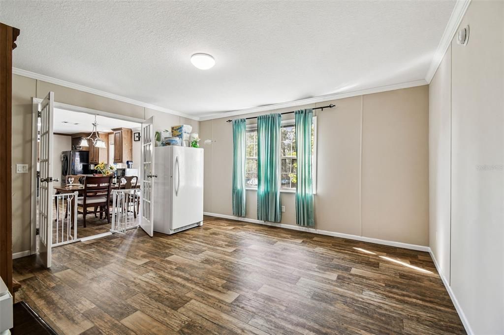 For Sale: $349,900 (4 beds, 2 baths, 2077 Square Feet)