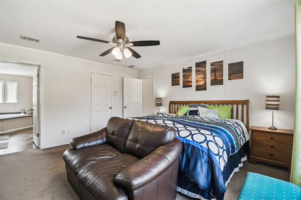 For Sale: $349,900 (4 beds, 2 baths, 2077 Square Feet)