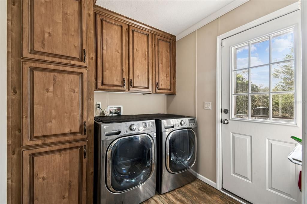 For Sale: $349,900 (4 beds, 2 baths, 2077 Square Feet)