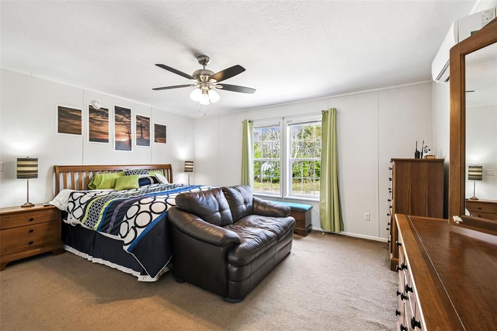 For Sale: $349,900 (4 beds, 2 baths, 2077 Square Feet)