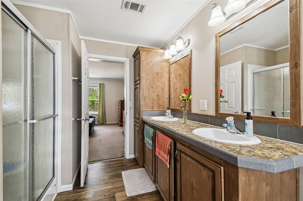 For Sale: $349,900 (4 beds, 2 baths, 2077 Square Feet)