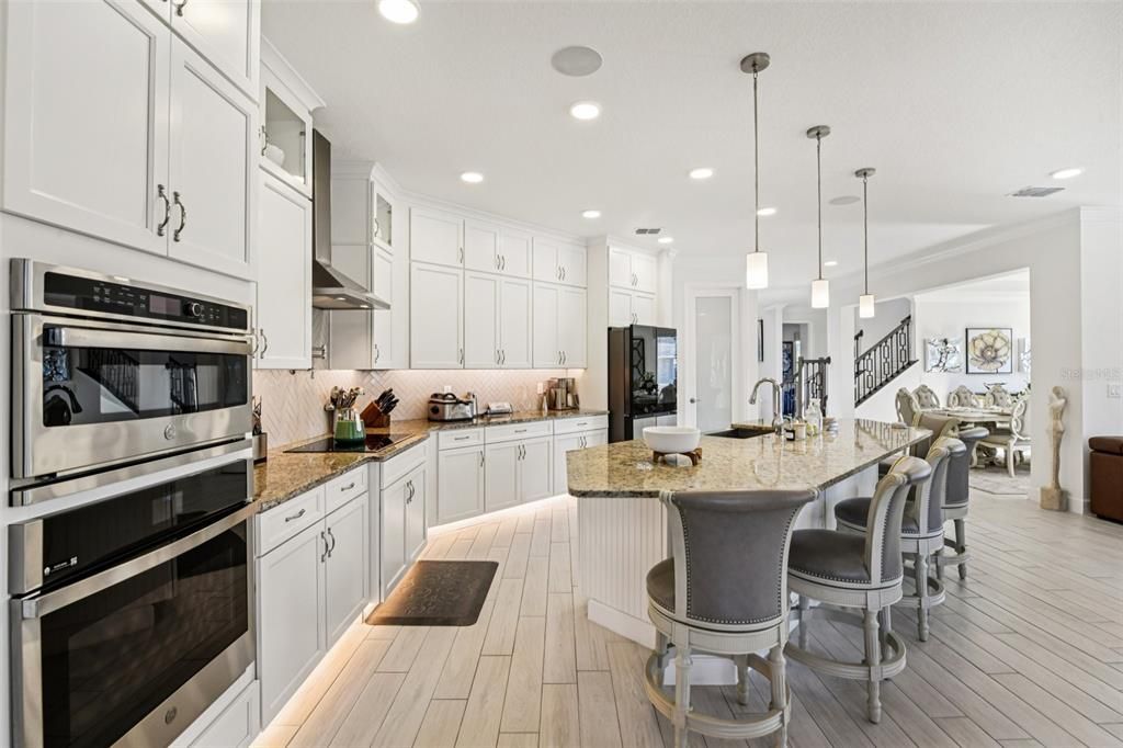 For Sale: $1,100,000 (5 beds, 4 baths, 4192 Square Feet)