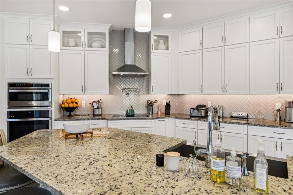 For Sale: $1,100,000 (5 beds, 4 baths, 4192 Square Feet)