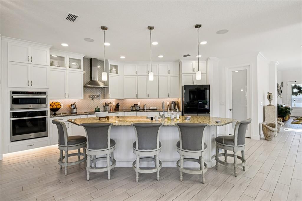 For Sale: $1,100,000 (5 beds, 4 baths, 4192 Square Feet)