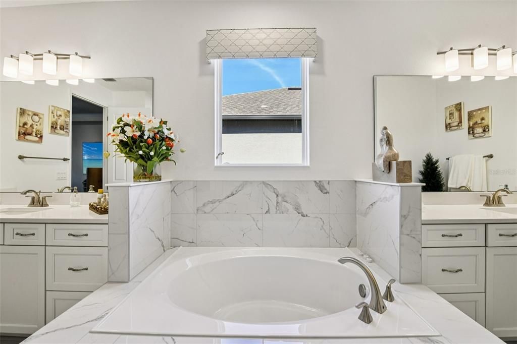 For Sale: $1,100,000 (5 beds, 4 baths, 4192 Square Feet)