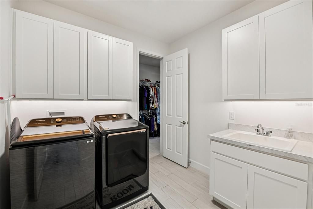 For Sale: $1,100,000 (5 beds, 4 baths, 4192 Square Feet)