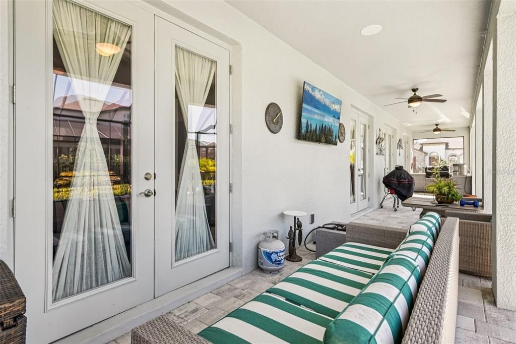 For Sale: $1,100,000 (5 beds, 4 baths, 4192 Square Feet)