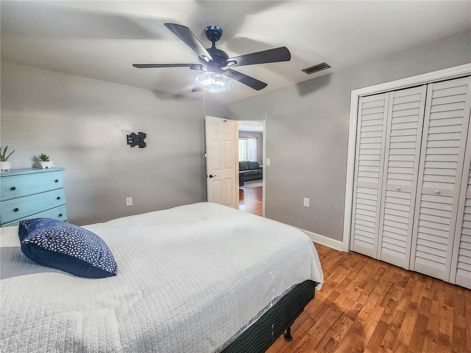 待售: $224,900 (2 贝兹, 1 浴室, 1107 平方英尺)