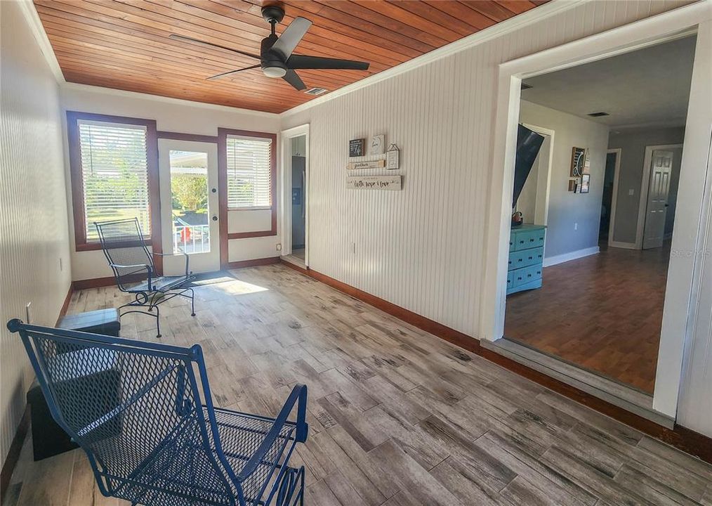 待售: $224,900 (2 贝兹, 1 浴室, 1107 平方英尺)