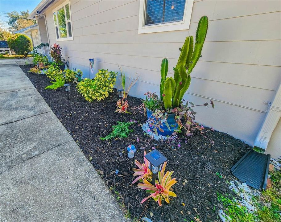 待售: $224,900 (2 贝兹, 1 浴室, 1107 平方英尺)