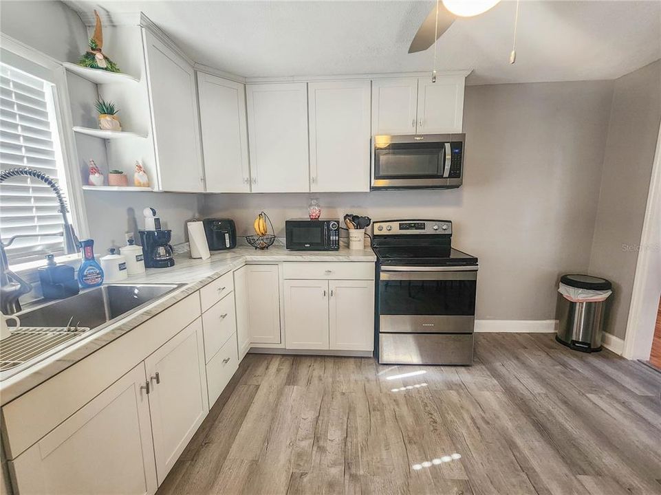 待售: $224,900 (2 贝兹, 1 浴室, 1107 平方英尺)