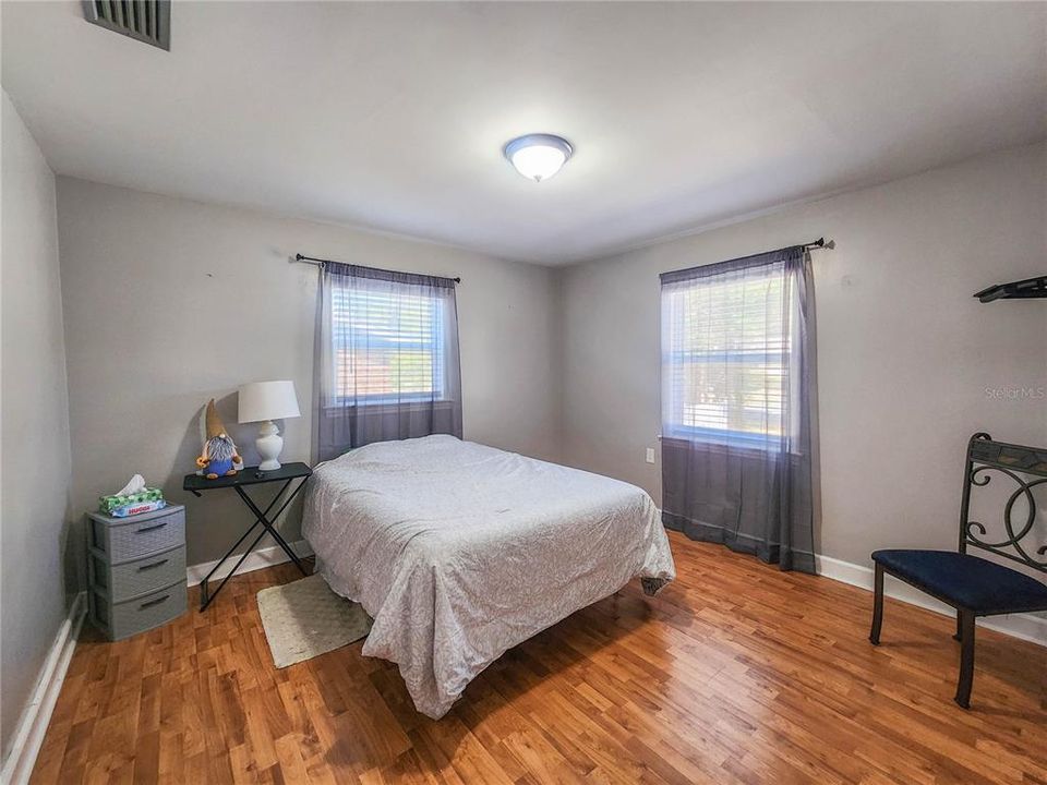 待售: $224,900 (2 贝兹, 1 浴室, 1107 平方英尺)