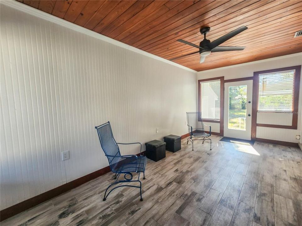 待售: $224,900 (2 贝兹, 1 浴室, 1107 平方英尺)