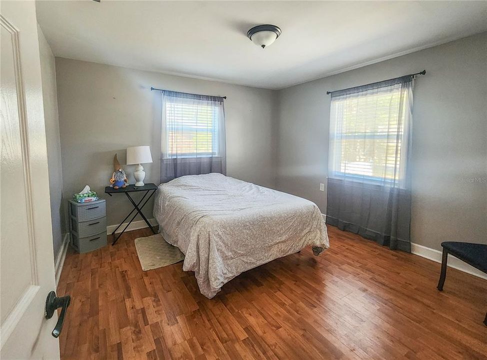 待售: $224,900 (2 贝兹, 1 浴室, 1107 平方英尺)