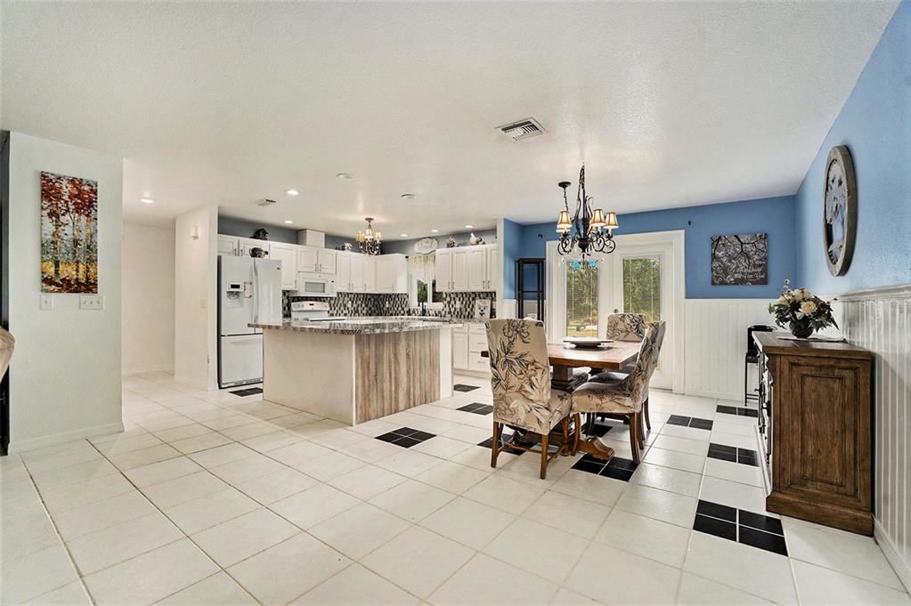 На продажу: $650,000 (5 спален, 3 ванн, 2832 Квадратных фут)