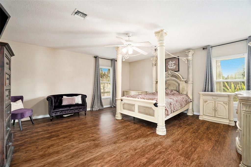 На продажу: $650,000 (5 спален, 3 ванн, 2832 Квадратных фут)