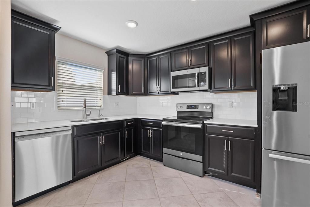 待售: $239,000 (2 贝兹, 2 浴室, 1185 平方英尺)