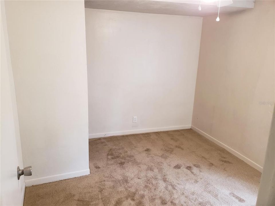 В аренду: $900 (2 спален, 1 ванн, 756 Квадратных фут)